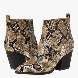 THE DROP SIA POINTED TOE WESTERN ANKLE BOOT - TAN SNAKE - 8.5 - GENTLY WORN